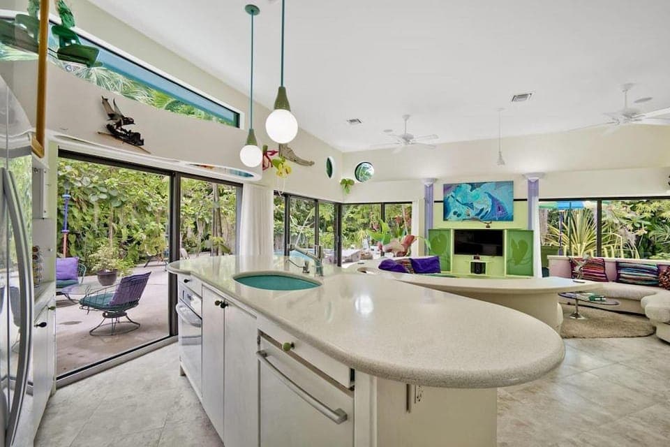 Unique Art Nature Hideaway Walkable to Wilton Drive Hotel in Wilton Manors