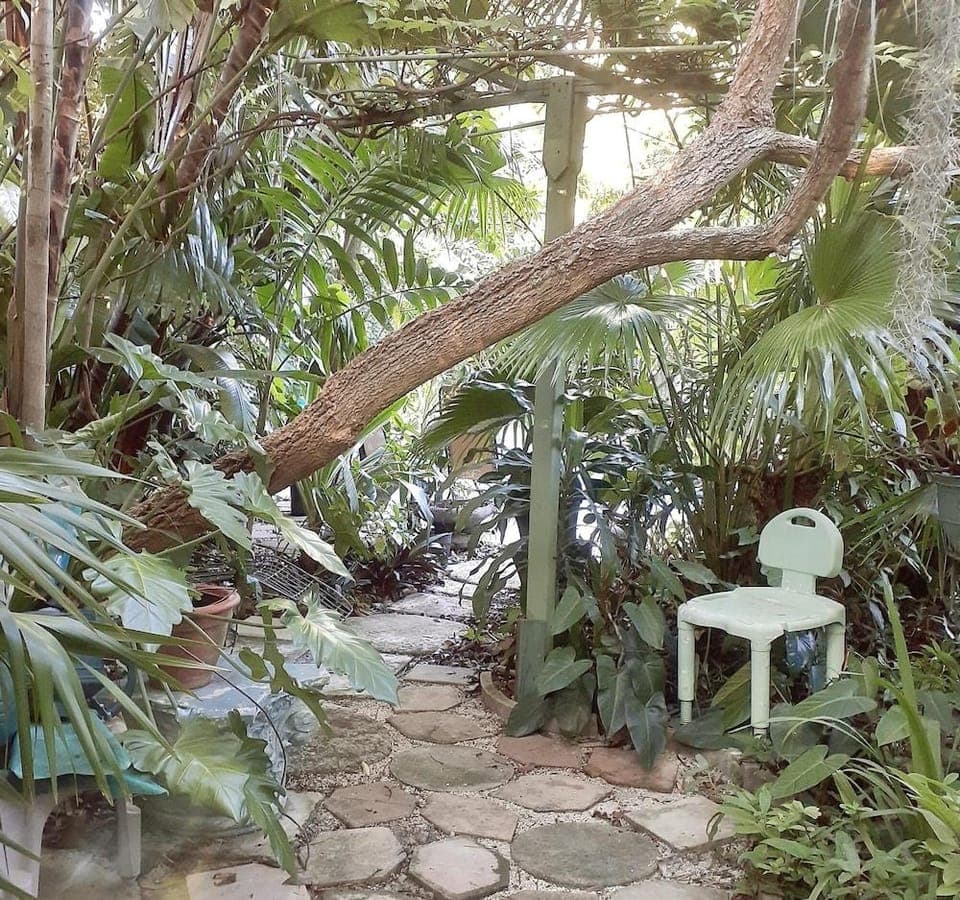 Unique Art Nature Hideaway Walkable to Wilton Drive Hotel in Wilton Manors