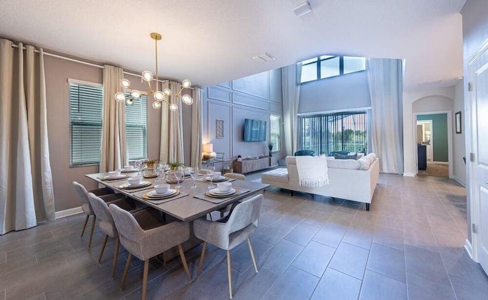 630sst- The Retreat At Championsgate 5 Bedroom Home by RedAwning Hotel in Davenport