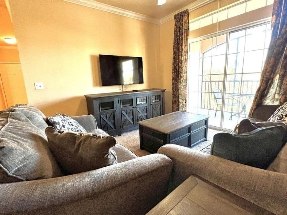 2 Bed 2 Bath Condo In Tuscana Resort 2 Bedroom Home by RedAwning Hotel in Davenport
