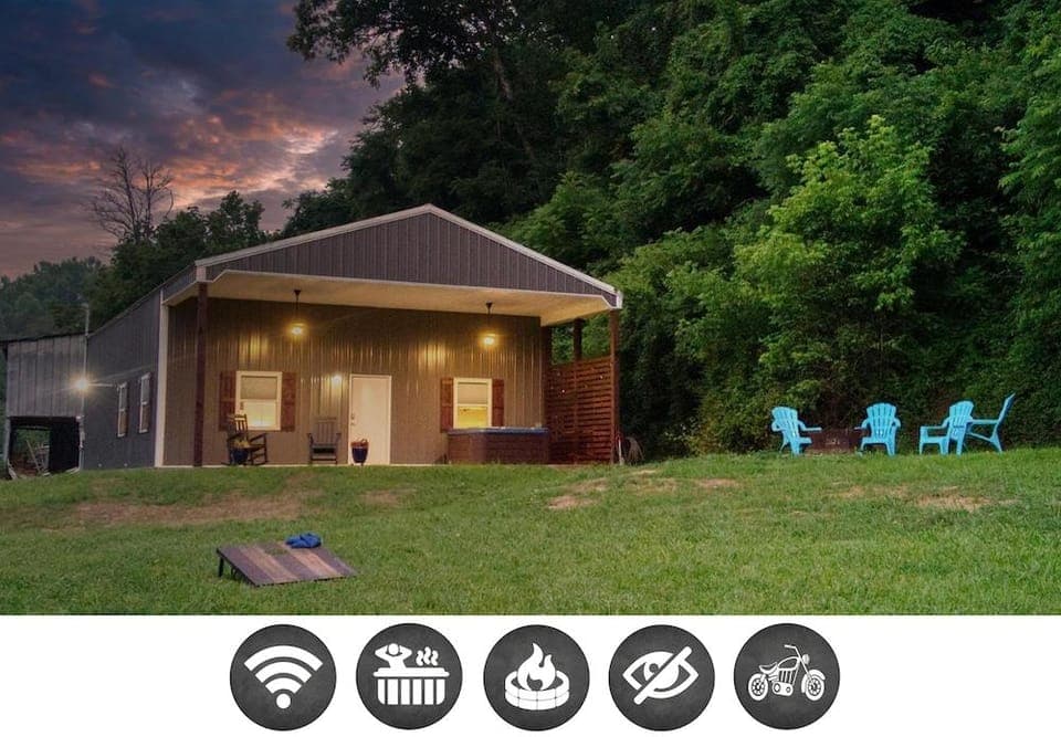 The Boho Barn 1 Bedroom Farmhouse by RedAwning Hotel in Sevierville