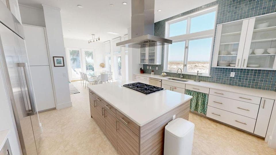 Seabreeze 5 Bedroom Home by RedAwning Hotel in Destin