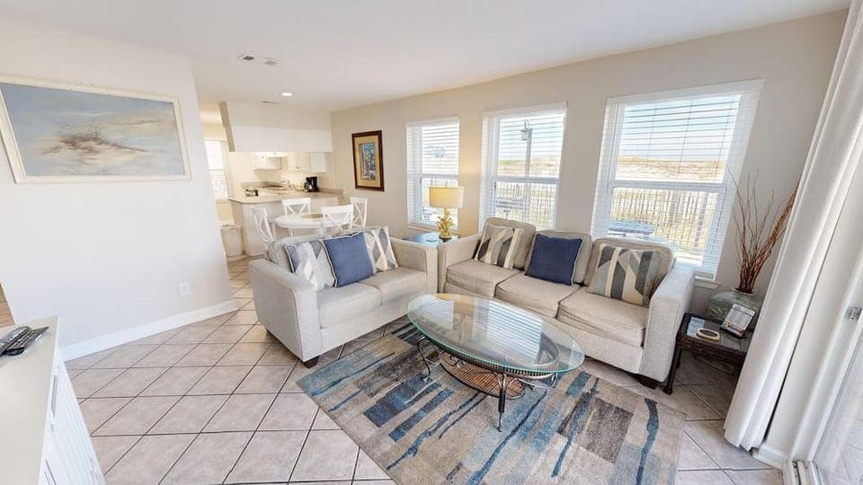 Poolside S 101 2 Bedroom Condo by RedAwning Hotel in Destin