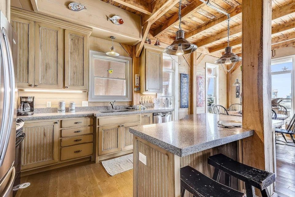 Sugar Shack 4 Bedroom Home by RedAwning Hotel in Destin
