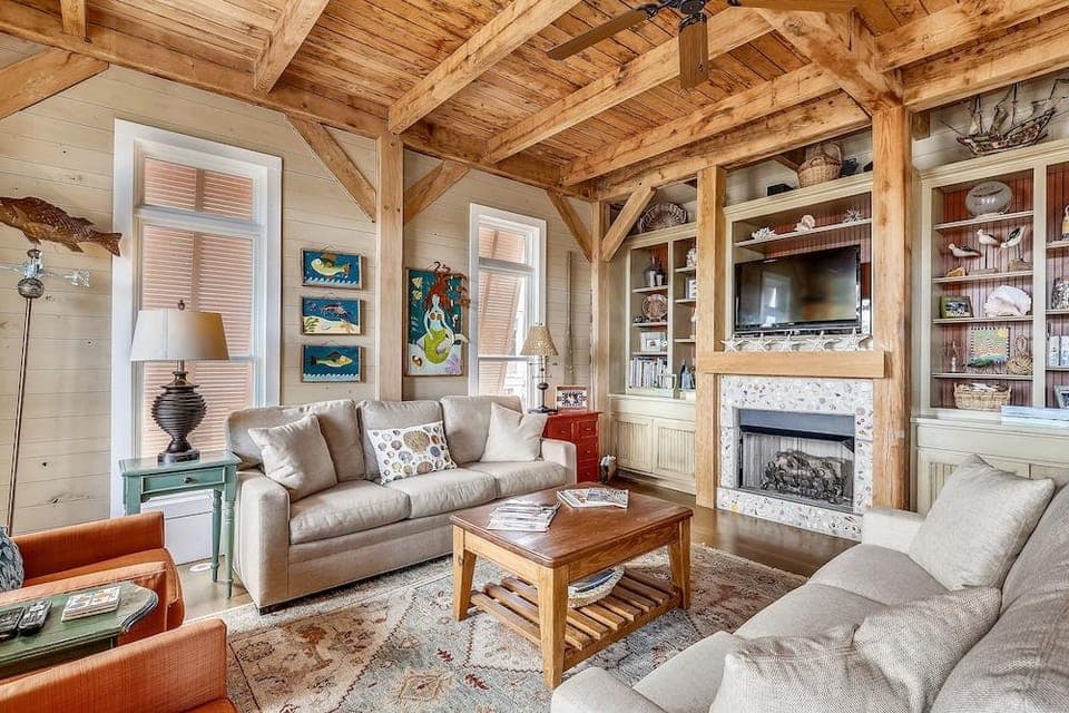 Sugar Shack 4 Bedroom Home by RedAwning Hotel in Destin