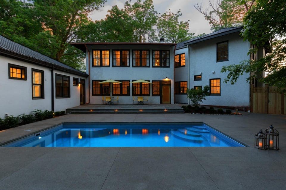 Swimming pool
