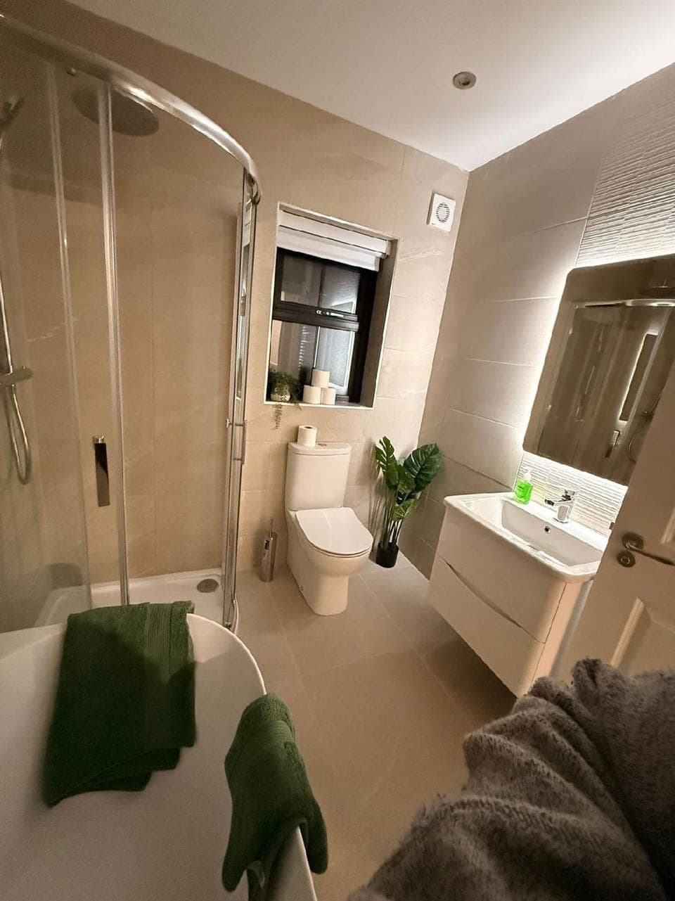 Modern Entire Home Retreat in Newry Hotel in Newry