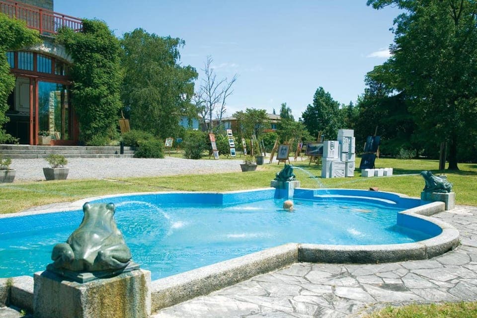 Swimming pool