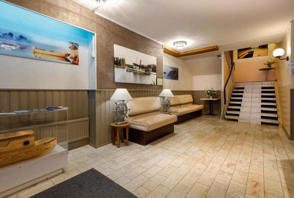 Shared lounge/TV area