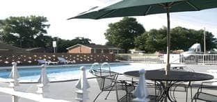 Swimming pool [outdoor]