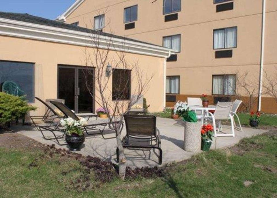Econo Lodge Inn & Suites Monroe Hotel in Jerusalem Township