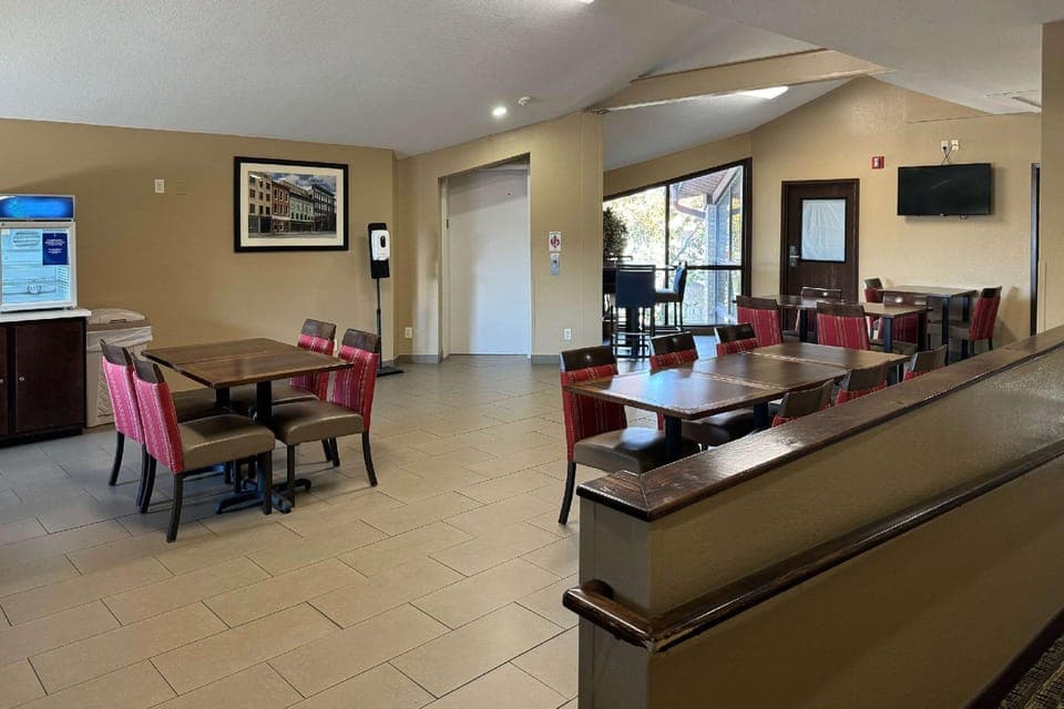 Comfort Inn Maumee - Perrysburg Area Hotel in Maumee