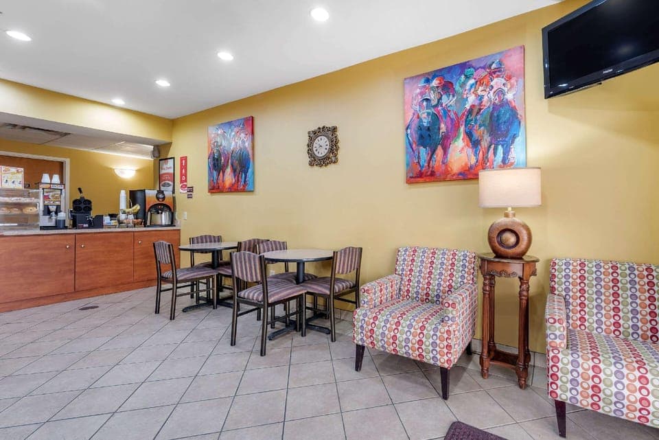 Econo Lodge Louisville Airport Hotel in Louisville