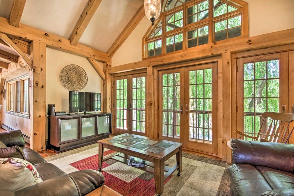 ‘Rivers Edge’ Mtn Home: Private Hot Tub & Views House in Colorado
