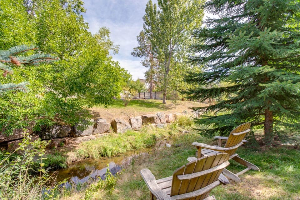 Modern Creekside Home: 9 Mi to Downtown Denver House in Lakewood