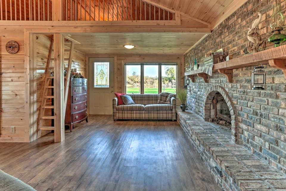 Waterfront Syracuse Home: Deck, Fire Pit & Kayaks House in Indiana