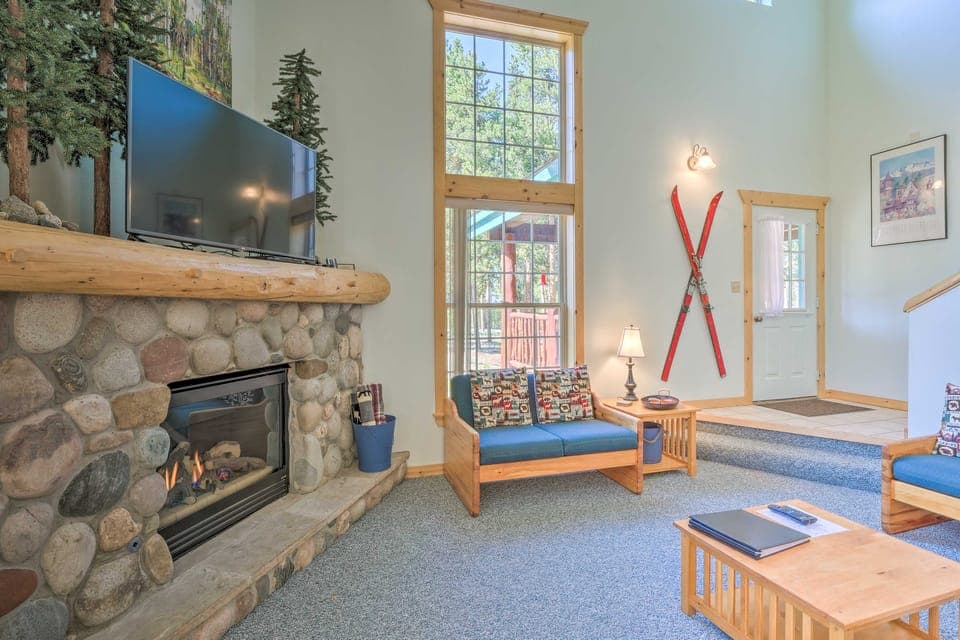 6 Mi to Turquoise Lake: Retreat w/ Covered Deck! House in Colorado