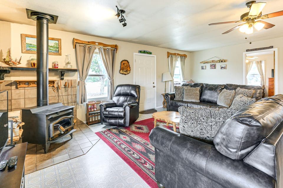 Quiet Pagosa Springs Cabin: Lake & Mountain Views! House in Colorado
