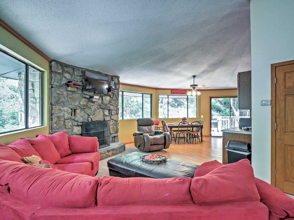 Unique Gatlinburg Cabin: Decks, Hot Tub, Fire Pit House in Gatlinburg