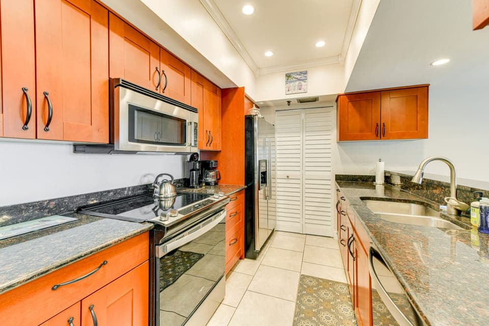 Walk to Redington Beach: Gulf-View Retreat Apartment in Redington Shores