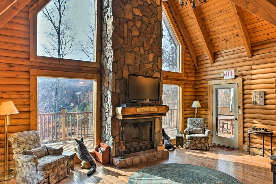 Underwood Home w/ 40 Acres: Fire Pit, Private Lake House in Indiana