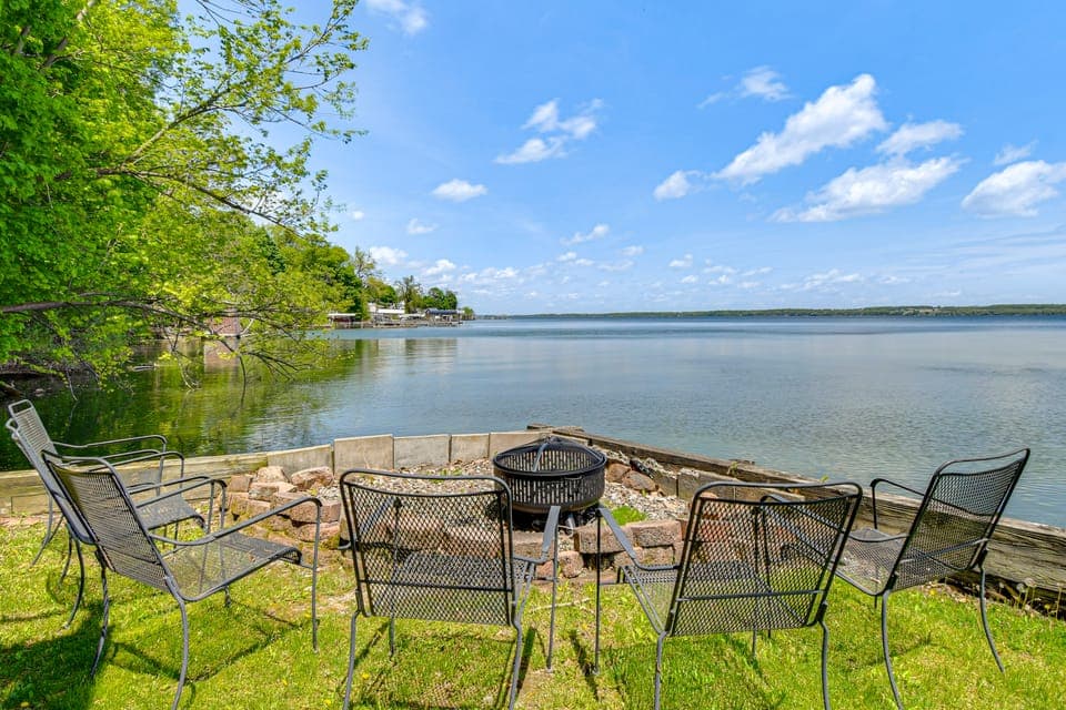 Waterfront Seneca Lake House: Fire Pit + Boat Dock House in Varick