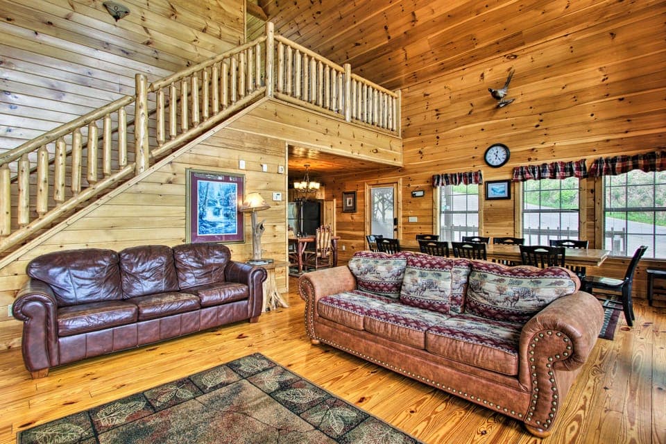 Expansive Gatlinburg Cabin: Hot Tub, Deck & Grill! House in Gatlinburg