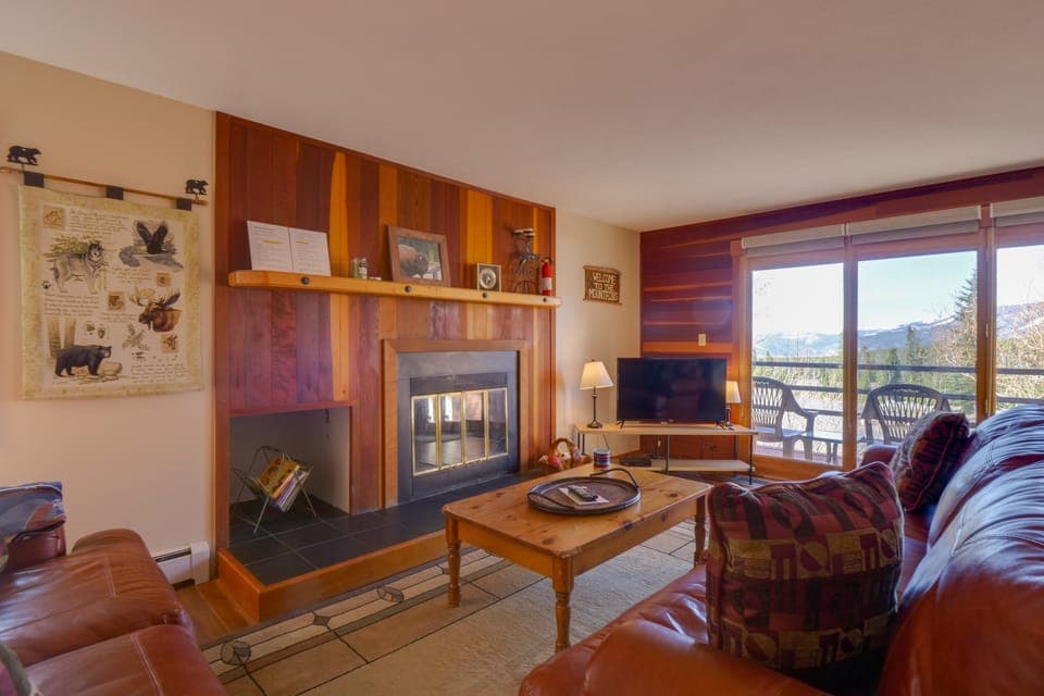 Silverthorne Condo: Patio, Mtn Views, Pool Access! Apartment in Wildernest