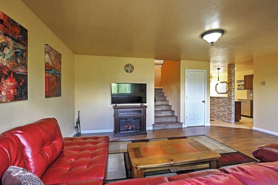 7 Mi to Slopes! Mtn-View Silverthorne Resort Hub Apartment in Wildernest