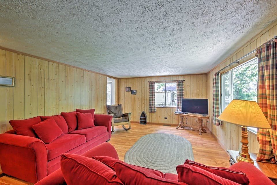 Jasonville Cabin - Walk to Shakamak State Park! House in Indiana