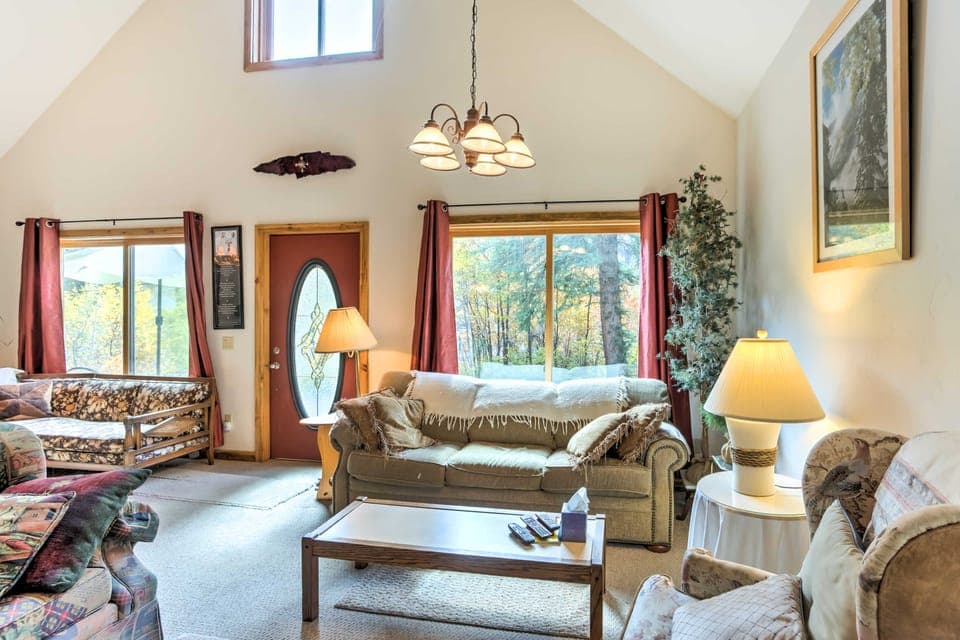 'Marble Hideaway' Cabin w/ Mountain Views + Deck! House in Marble