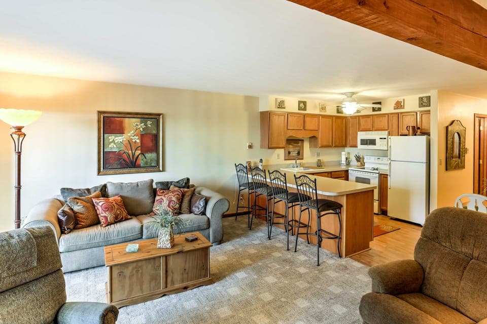 Waterfront Port Clinton Condo w/ Pool Access! Apartment in Port Clinton