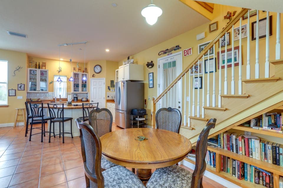 350 Ft to Beach! 'Lizard Lair' in Indian Rocks Apartment in Indian Rocks Beach