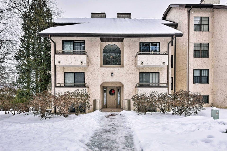 Lake Harmony Condo < 1 Mi to Big Boulder Mountain! Apartment in Big Boulder Lake