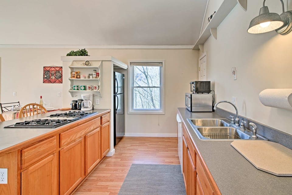 Forest Views! ‘The Woodshop’ Robbinsville Cabin House in Stecoah