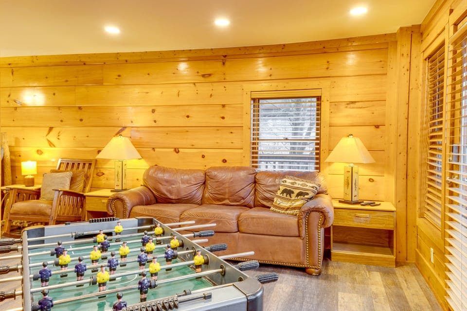 3 Mi to Dollywood: Pigeon Forge Resort Studio! House in Pigeon Forge