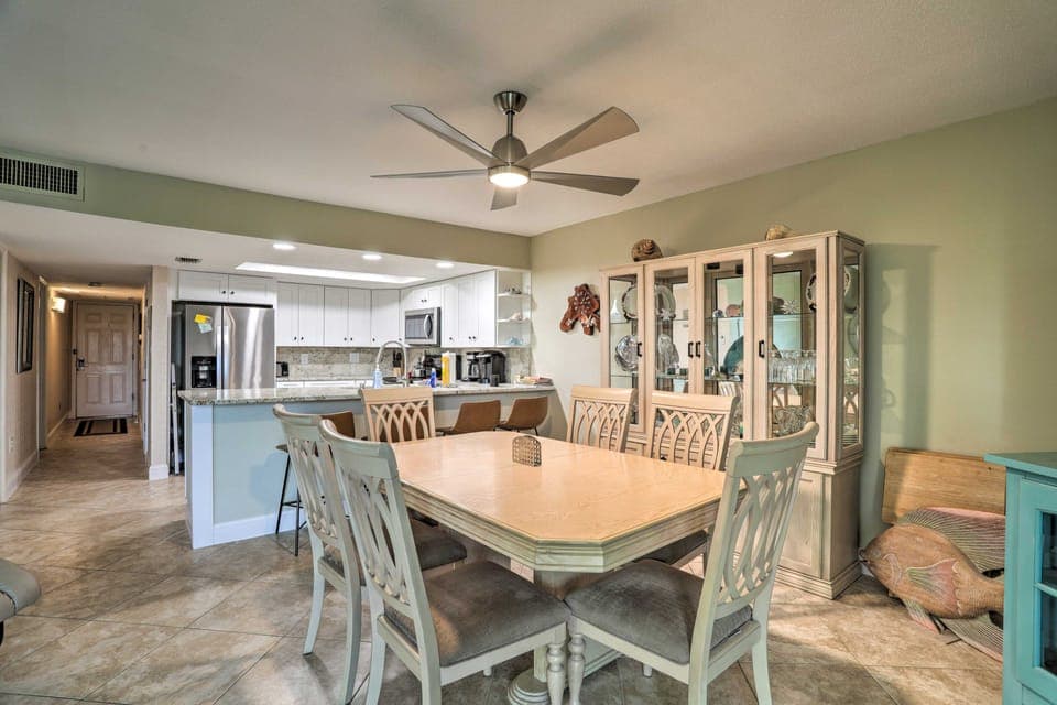 Pool Access! Indian Shores Beachfront Condo Apartment in Indian Shores