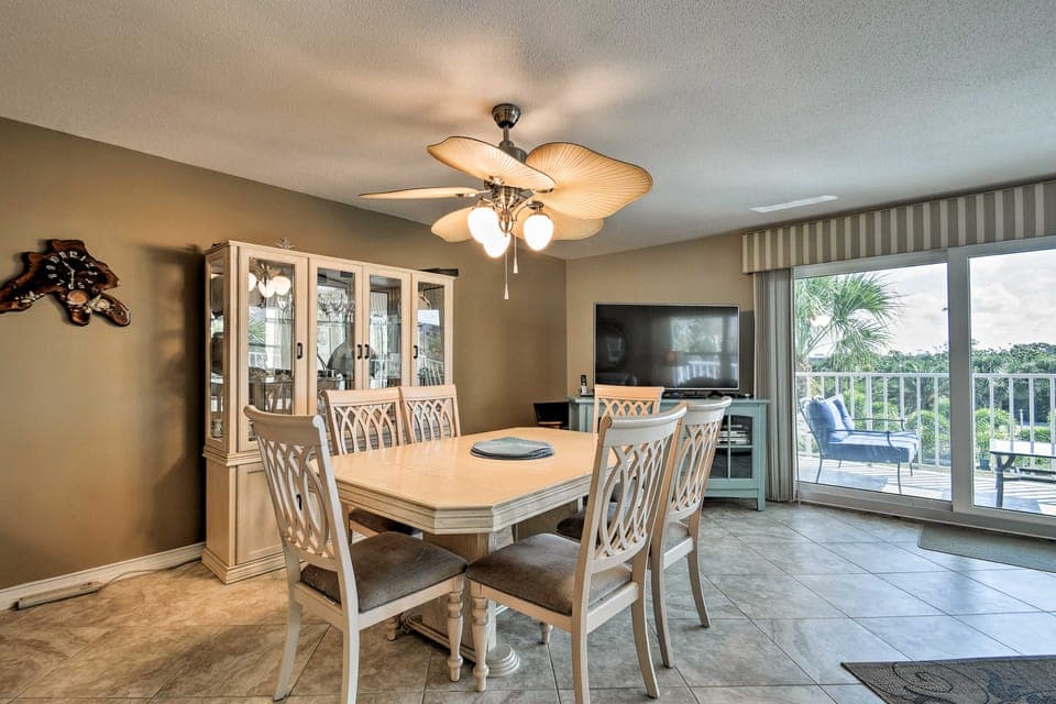 Pool Access! Indian Shores Beachfront Condo Apartment in Indian Shores