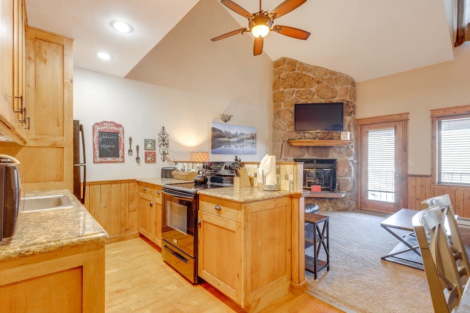 The Inn at Silver Creek Resort Retreat w/ Balcony! Apartment in Granby