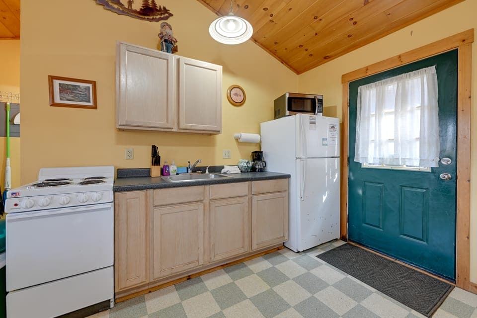 Pet-Friendly Smoky Mountain Cabin: Hunt & Fish! House in Fontana Lake