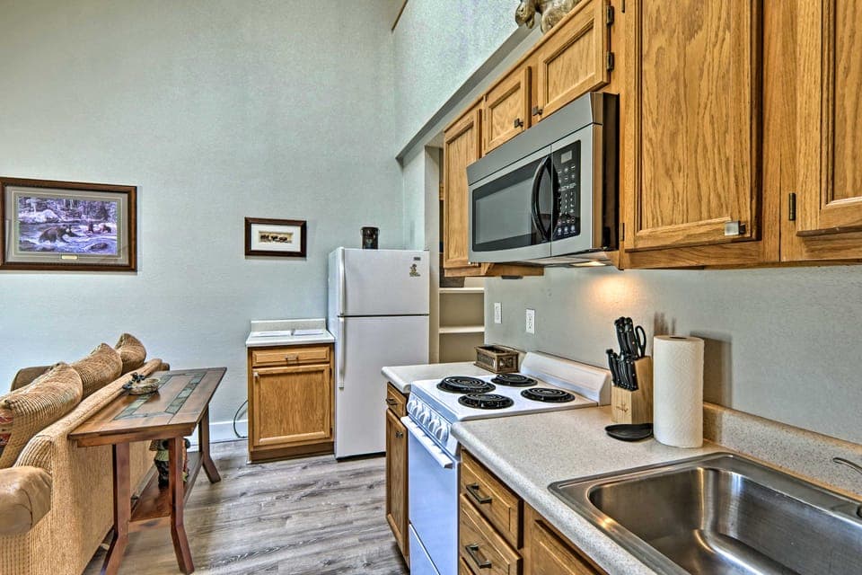 2 Mi to Granby Ranch: Condo w/ Hot Tub Access Apartment in Granby