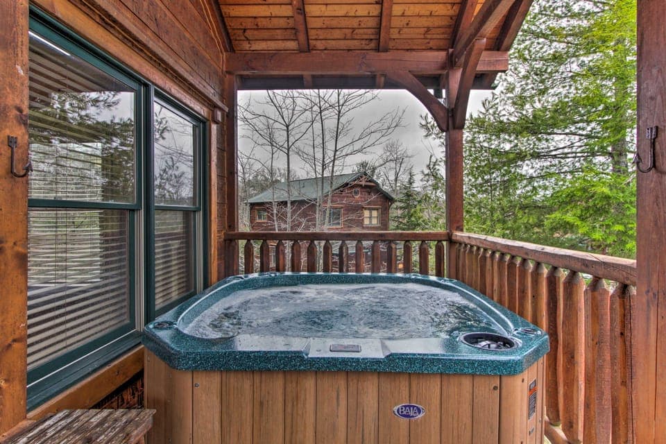 Cabin w/ Hot Tub & Deck, Near Smoky Mtn Trails! House in Sevier County