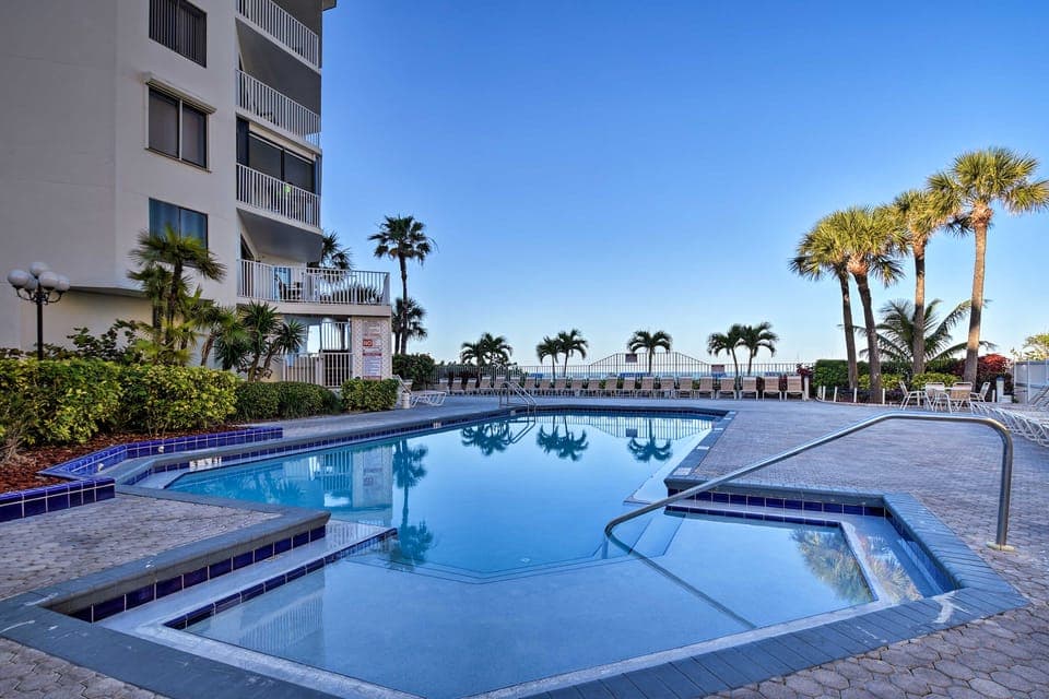 Pool Access & Beach Views: Indian Shores Condo Apartment in Redington Shores
