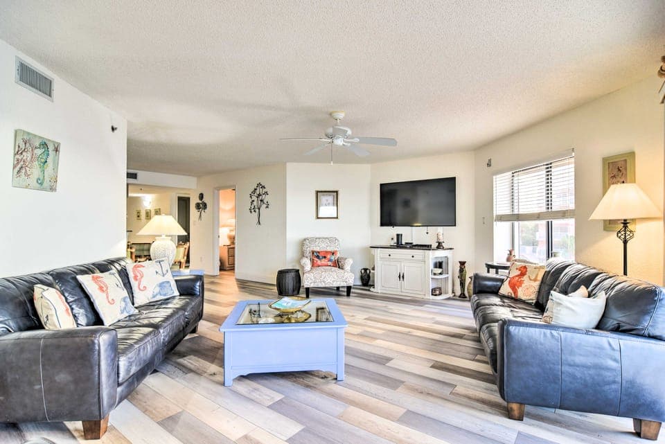 Pool Access & Beach Views: Indian Shores Condo Apartment in Redington Shores