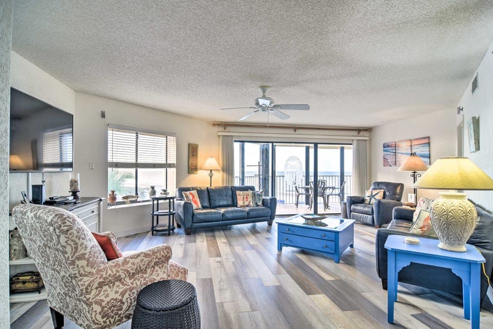 Pool Access & Beach Views: Indian Shores Condo Apartment in Redington Shores