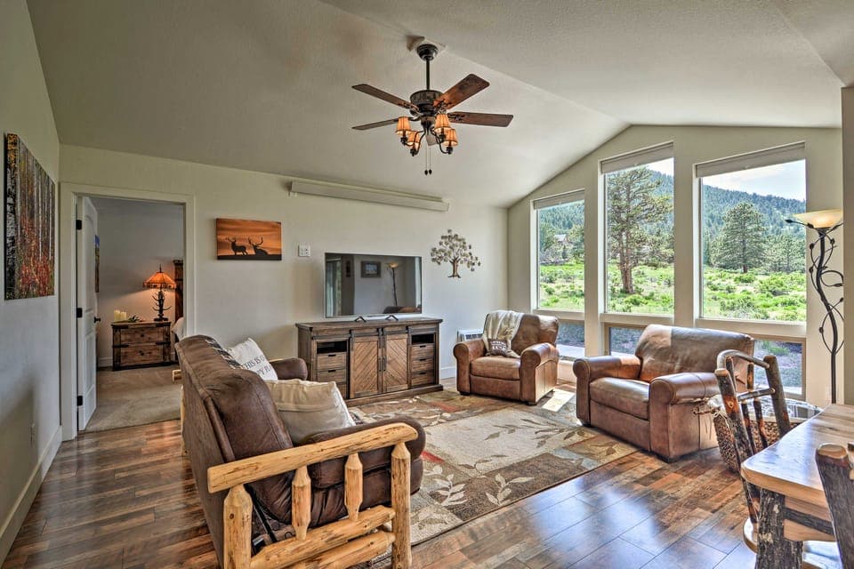 Estes Park Mountain-View Retreat: 3 Miles to RMNP! Apartment in Estes Park