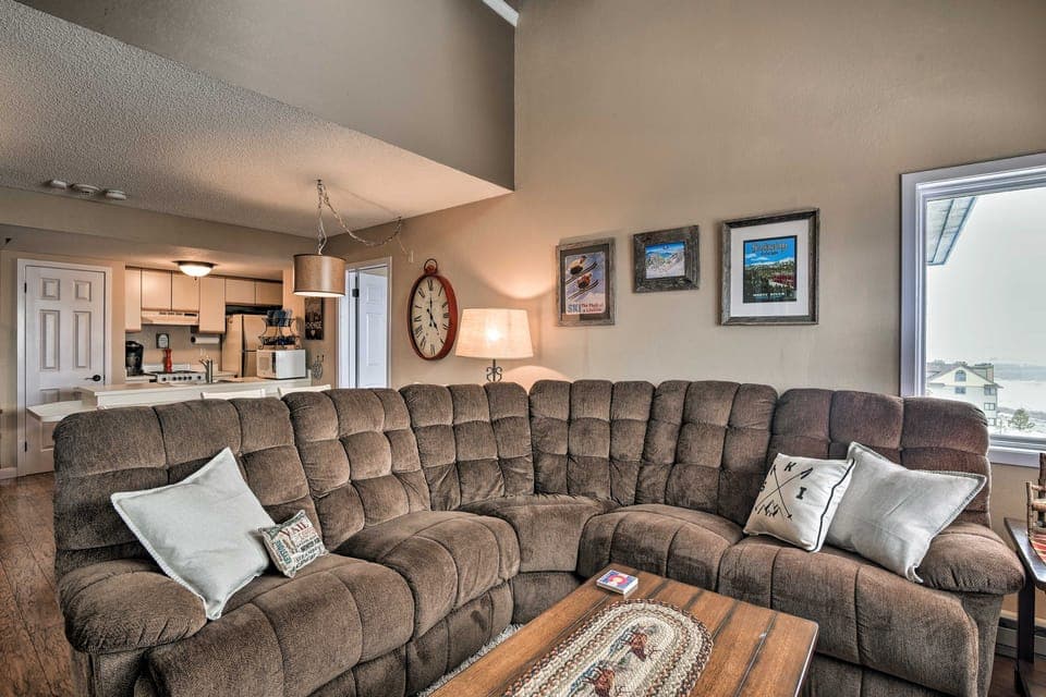 Walk to Ski Lift: Mtn-View Granby Ranch Condo Apartment in Granby