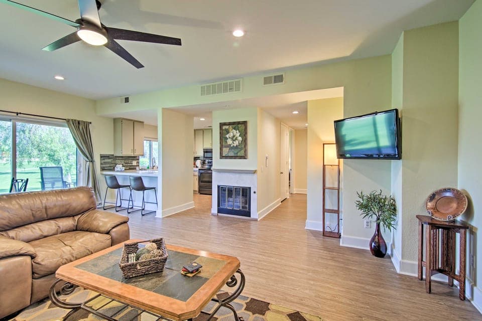 Cathedral City Condo on Golf Course w/ Patio! Apartment in Cathedral City