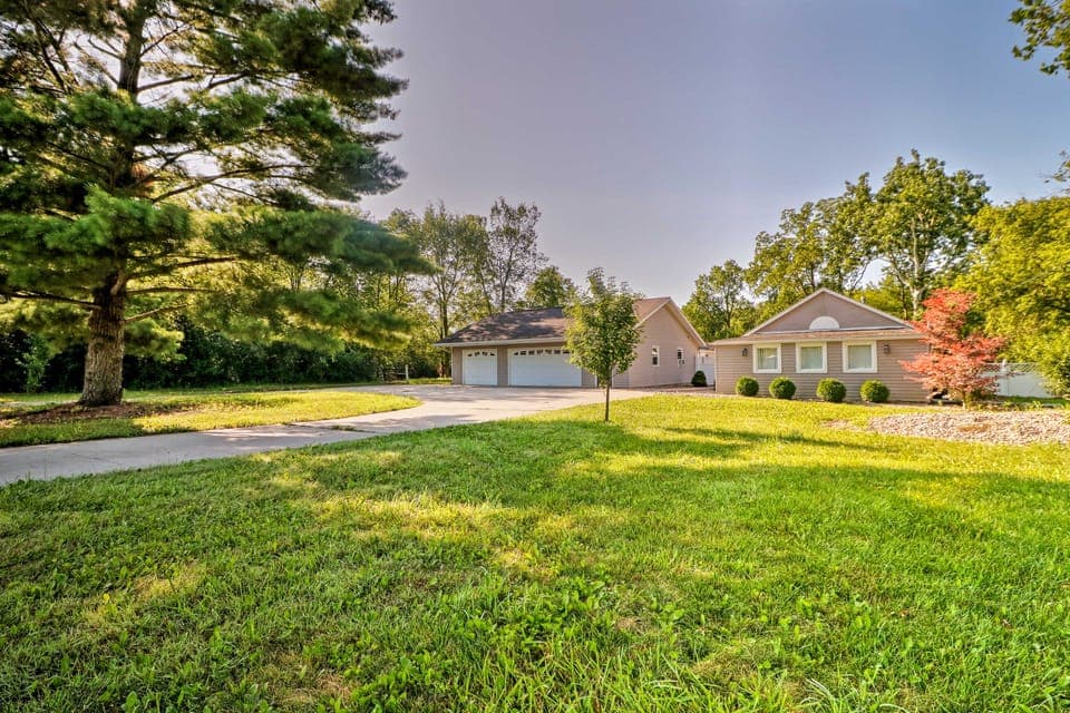 Ottawa Lake Home w/ BBQ & Patio, 15 Mi to Toledo House in Ohio