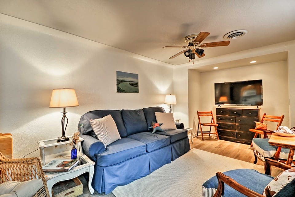 Ottawa Lake Home w/ BBQ & Patio, 15 Mi to Toledo House in Ohio